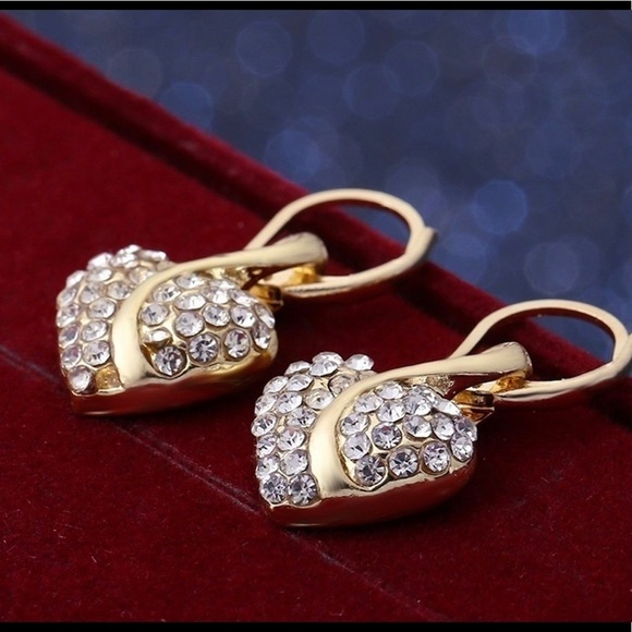 ❤️Bright Gold Crystal Heart Necklace and Earrings - Picture 4 of 9